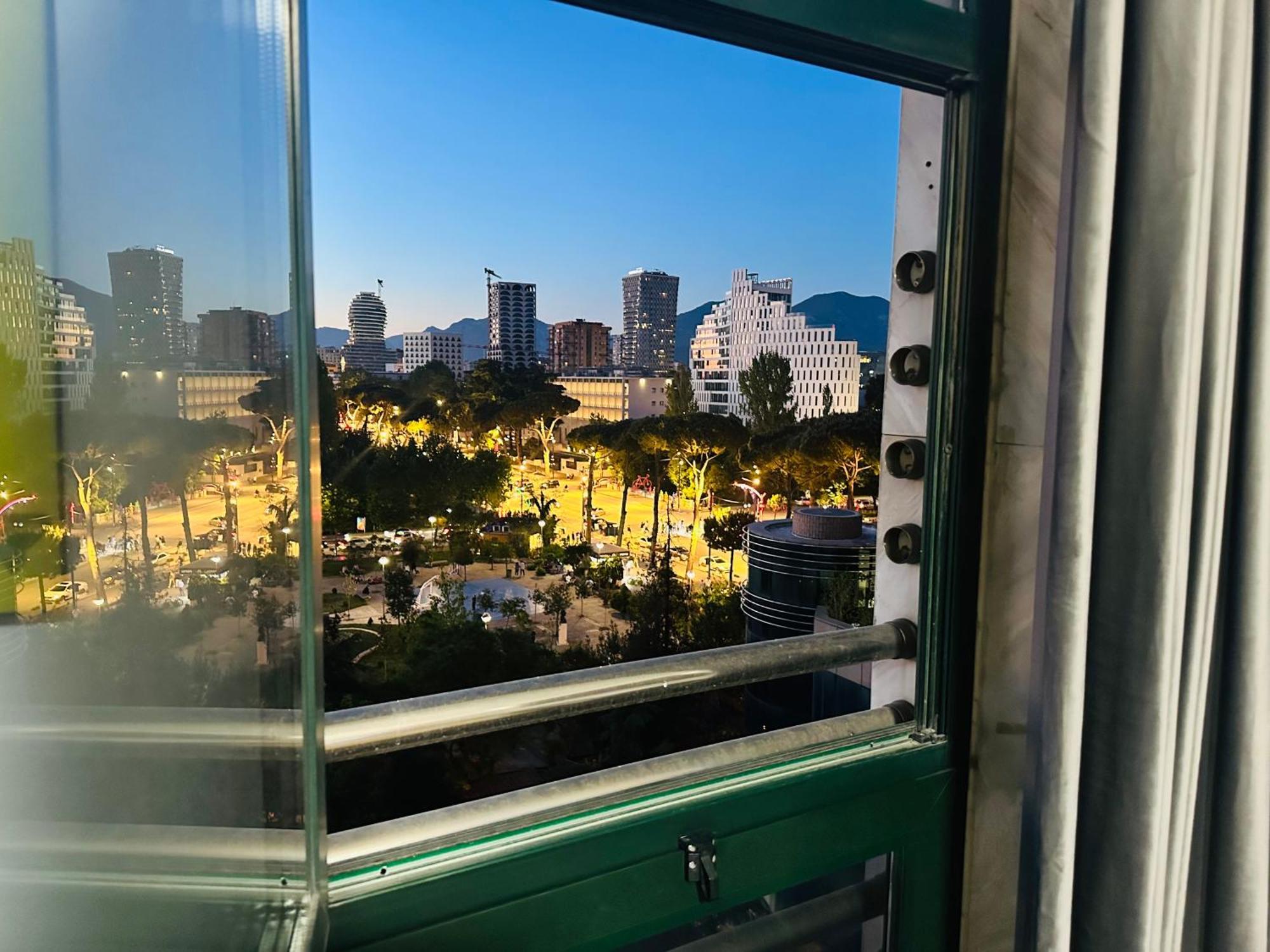 Amo Tower Tirana Center Apartment Ngoại thất bức ảnh